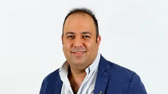 نگاهی به دکوراسیون زیبای گلخانه علی اوجی در تراس خانه اش / گوشه دنج و دوست داشتی خونه علی اوجی و نرگس محمدی