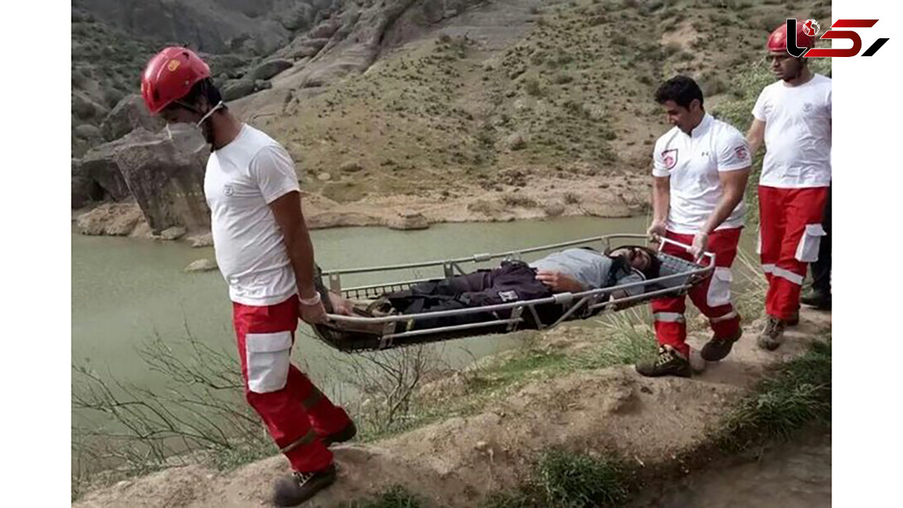 نجات جان گردشگر گرفتار شده در ارتفاعات آبشار طلایی خرم‌آباد