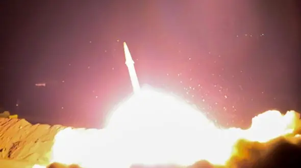 فیلم دیدنی از نقطه‌زنی موشک خرمشهر-۲ + فیلم