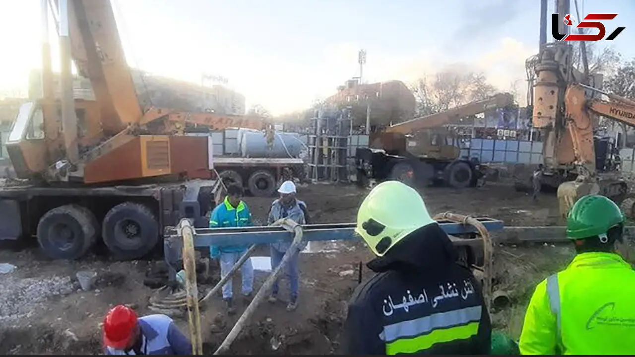 معجزه در عمق چاه 25 متری اصفهان / مرد جوان زنده بیرون آمد