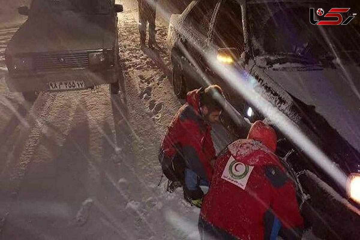 امداد رسانی به 60  نفر گرفتار در برف و کولاک در محور خوی- چالدران