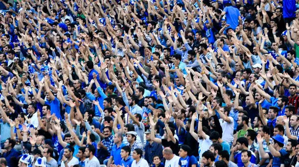 استقلال با هوادار مساوی کرد