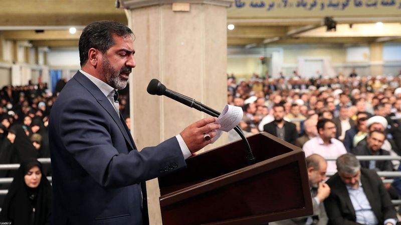 رهبر معظم انقلاب اسلامی حضرت آیت الله خامنه ای امروز( دوشنبه ) 17 اردیبهشت 1403 در دیدار مسئولان و کارگزاران حج و جمعی از زائران بیت الله الحرام