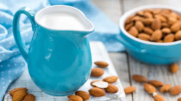  شیر بادام خانگی نوشیدنی خوشمزه و مقوی + دستور تهیه