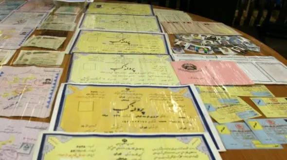 دستگیری ضربتی ۶۵ متهم  با ۲۰ هزار سند تقلبی توسط پلیس آگاهی فراجا