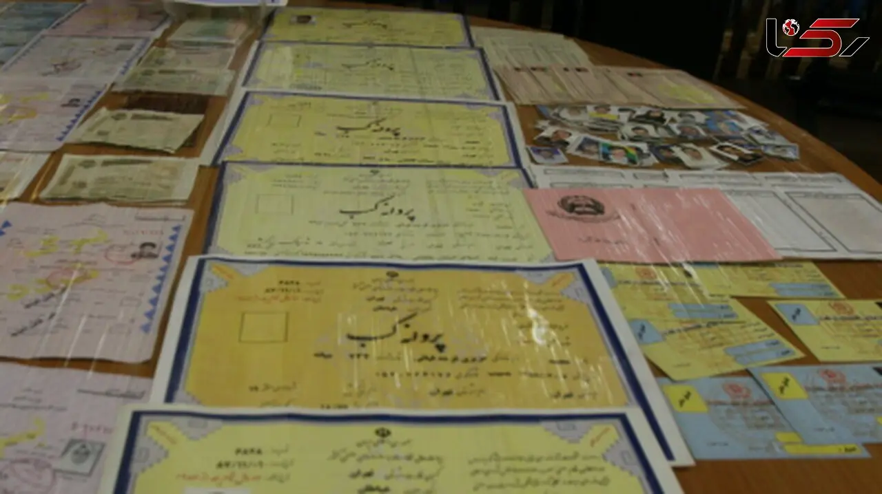 دستگیری ضربتی ۶۵ متهم  با ۲۰ هزار سند تقلبی توسط پلیس آگاهی فراجا