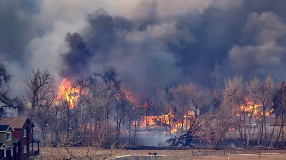 تخریب صدها خانه در آتش سوزی در ایالت کلرادوی آمریکا + فیلم