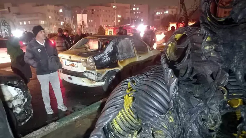  آتش‌سوزی در بزرگراه یادگار امام/ خسارت به ۴ خودرو و ۳ منزل مسکونی