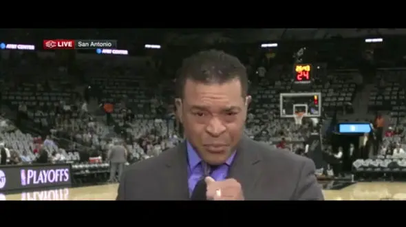 خبرنگار ورزشی در پخش زنده حشره را بلعید! و ... + فیلم و عکس