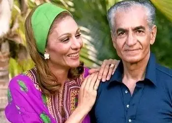 عکس / سفر به ایام قدیم  / چنگ انداختن لیلا پهلوی بر دماغ محمدرضا پهلوی و خنده های فرح دیبا