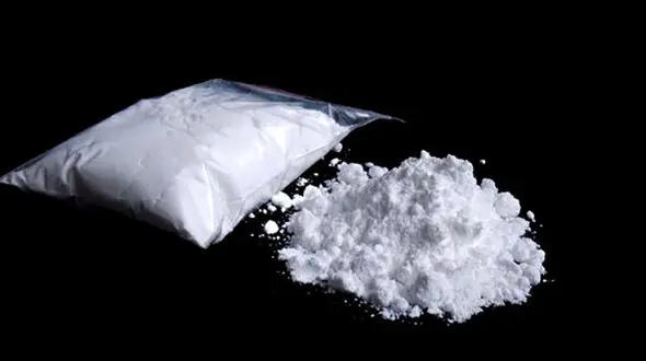 ترفند شیشه در ظرف روغن لو رفت کشف ۱۱ کیلو مواد در گیت فرودگاه