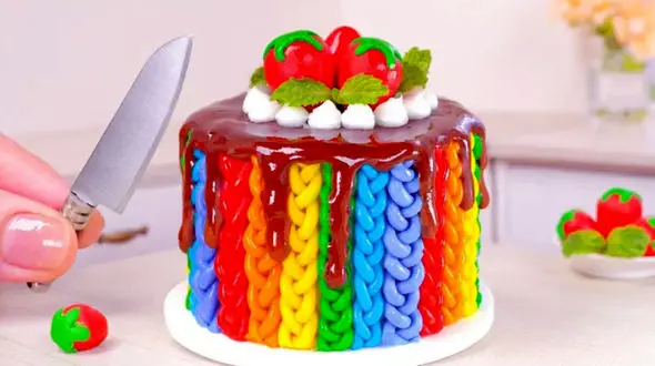 کیک و شیرینی مینیاتوری / تزیین کیک شکلاتی رنگین کمانی  + فیلم