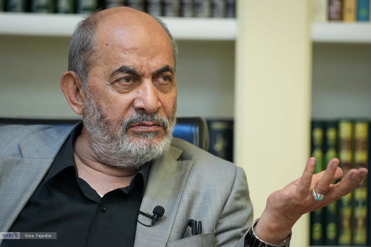 رفیقدوست: امام دستور داد بمب اتم نسازیم و به جنگنده سازی روی آوردیم