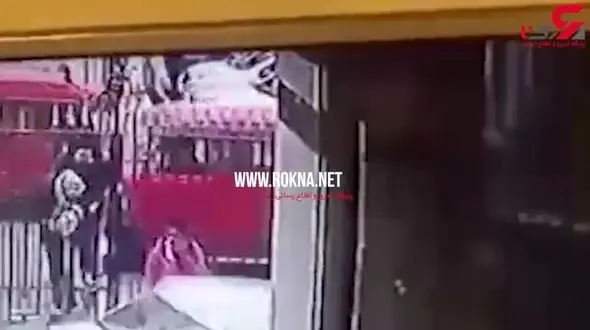 لحظه انفجار عامل انتحاری در میان پلیس های مصری + فیلم 