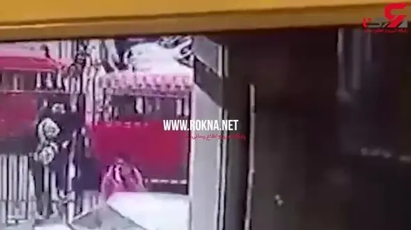لحظه انفجار عامل انتحاری در میان پلیس های مصری + فیلم 
