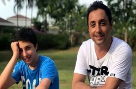 فیلم/ وطن‌دوستی ستودنی عرشیا رستمی؛ امیرحسین رستمی: پسرم می‌توانست کانادا درس بخواند اما...