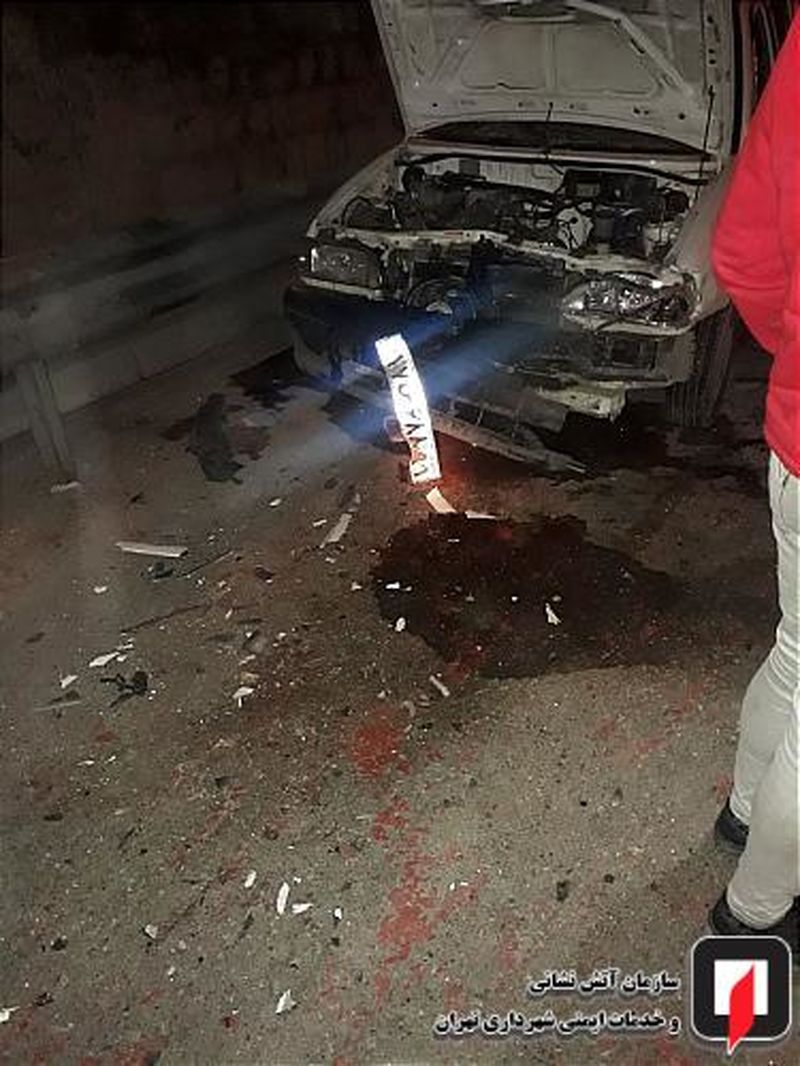 مصدومیت 6 سرنشین در تصادف زنجیره‌ای سه خودرو در بزرگراه آزادگان
