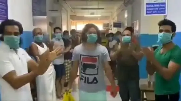 ویدیو جالب از بدرقه یک بیمار بهبودیافته کرونایی در بیمارستان + فیلم