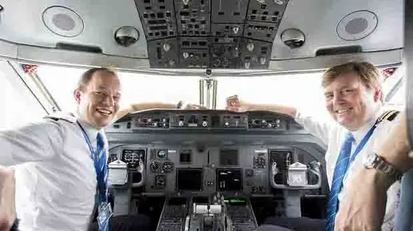 21 سال شغل مخفیانه پادشاه هلند برملا شد + عکس 