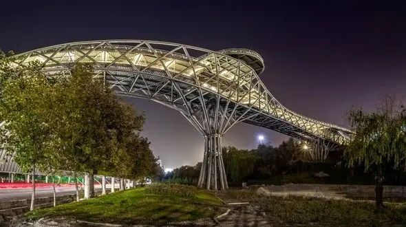 خودکشی دختر جوان از روی پل طبیعت تهران / عصر دیروز رخ داد