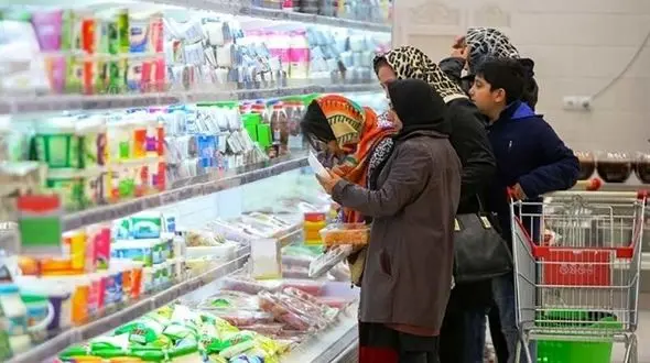 قدرت خرید خارجی ها برای لبنیات ایرانی بیشتر است! / گرانی لبنیات سهم ایرانی ها را کم کرد