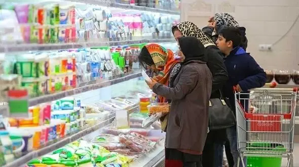 قدرت خرید خارجی ها برای لبنیات ایرانی بیشتر است! / گرانی لبنیات سهم ایرانی ها را کم کرد
