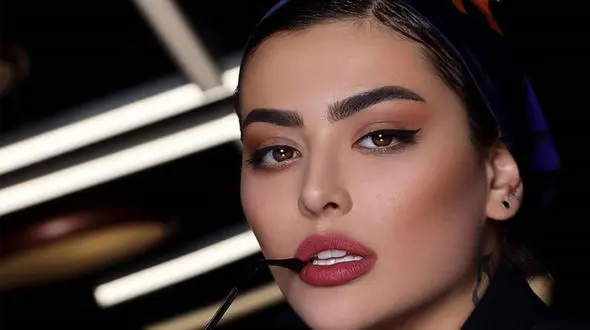 عجیب ترین عکسی که ریحانه پارسا استوری کرد ! / تغییرات چهراش را ببینید !