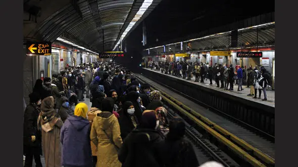 سریال تلخ خرابی مترو تهران در خط یک / مسافران حداقل بیست دقیقه معطل شدند ! / سرپرست مترو تهران عذرخواهی کرد