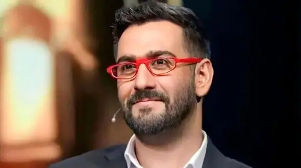 فیلم آواز باشکوه  سیاوش قمیشی با اجرای زنده توسط بازیگر پرحاشیه ! / نیما شعبان نژاد جذاب خواند !