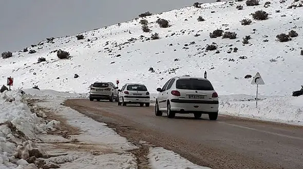 برف و باران در 10 جاده کشور / مسافران بخوانند