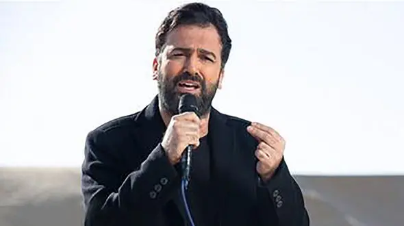 فیلم آواز شاد و بی نظیر حامد آهنگی ! / ببینید چقدر حرفه ای میخونه !