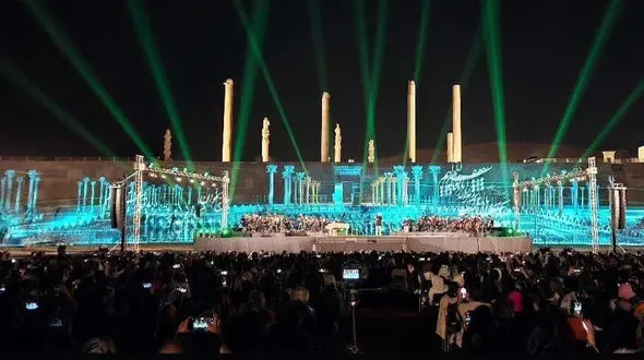  حاشیه های کنسرت علیرضا قربانی در تخت جمشید / میراث فرهنگی چه کرد؟