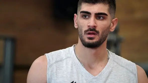 اسپک 116km/h اسماعیل‌نژاد سر بازیکن چینی را تکان داد! + عکس