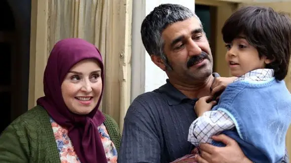 سکانس فوق خنده‌دار ژاله صامتی ستاره جوکر 2 و پژمان جمشیدی در زیرخاکی/ وقتی فریبرز سوتی میده میگه دستپخت فقط دستپخت زن اول! +فیلم