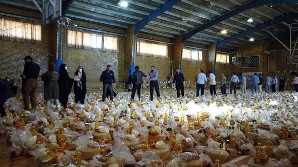 توزیع دو هزار بسته ارزاق ضروری ماه مبارک رمضان در میان خانواده‌های کم توان زنجانی