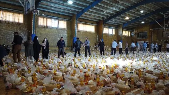 توزیع دو هزار بسته ارزاق ضروری ماه مبارک رمضان در میان خانواده‌های کم توان زنجانی