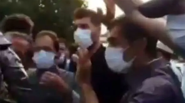 فیلم پلیس  ضد شورش مودب و مهربان در اعتراضات تبریز / او چه گفت؟!