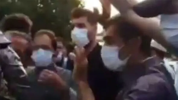فیلم پلیس  ضد شورش مودب و مهربان در اعتراضات تبریز / او چه گفت؟!