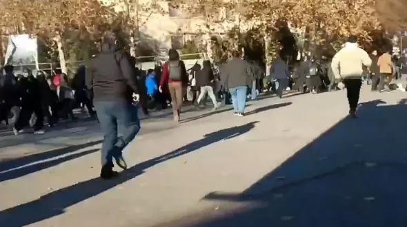 کدام هنرپیشه ها و اینفلوئنسر های خارج از کشور در اعتراضات اخیر ایران فعال شدند