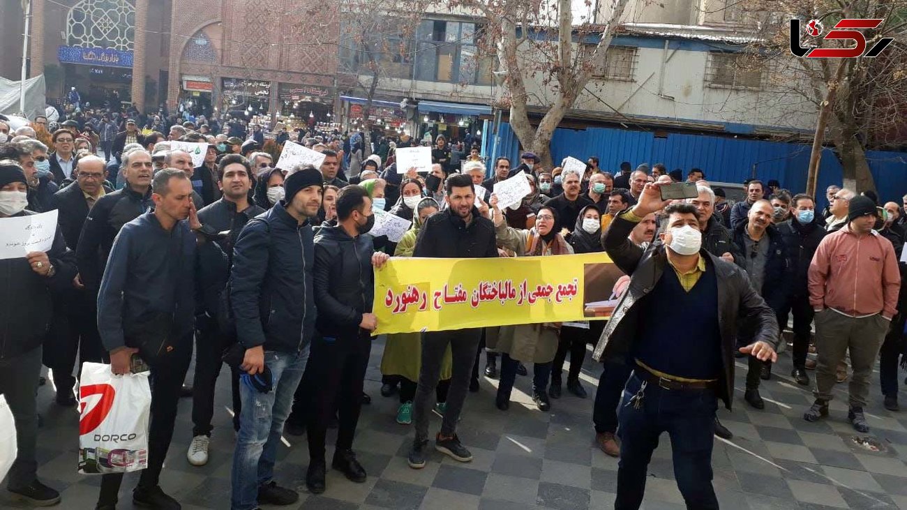 تجمع جمعی از مالباختگان شرکت خودرویی «مفتاح رهنورد» در مقابل دادگاه کیفری استان تهران