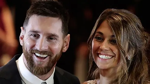 نگاه عاشقانه آنتونلا به لیونل مسی/ زوج قهرمان با لباس اینترمیامی + عکس