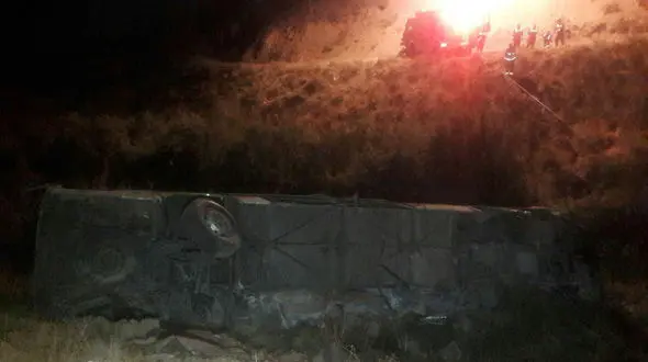 عکس سقوط وحشتناک اتوبوس به دره جاجرود /  11 تن کشته و 28 تن زخمی شدند