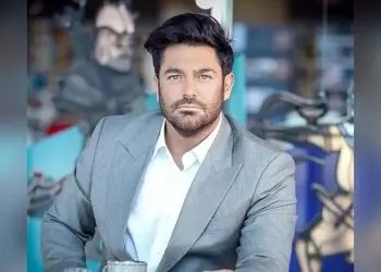 ژست عکاسی رضا گلزار داخل ماشین گران قیمت +عکس/ پُز نیست سبک زندگیشه