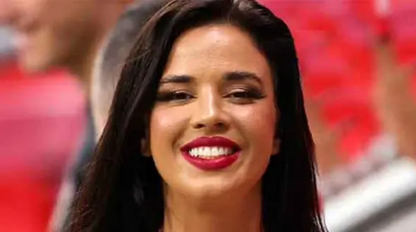 این زن مدل کرواسی روی ایرانی ها را  کم کرد ! / غوغای ایوانا نول در خلیج فارس !