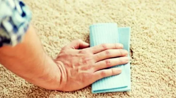 راهکارهای خلاص شدن از شر لکه های فرش+فرمول های ناب خانگی