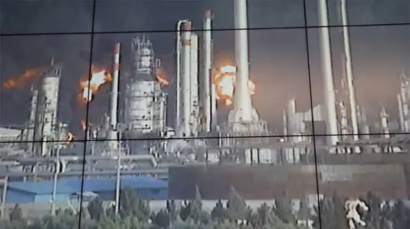 عکس های دیده نشده از آتش سوزی پالایشگاه نفت تهران از دوربین های پلیس 