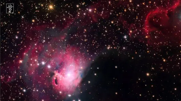 سحابی صورتی رنگ ماهی شکل + فیلم