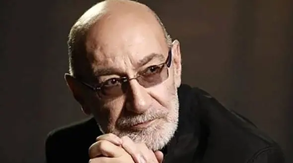 فیلم  اجرای محبوب‌ترین آهنگ سیاوش قمیشی که همه را مبهوت کرد!