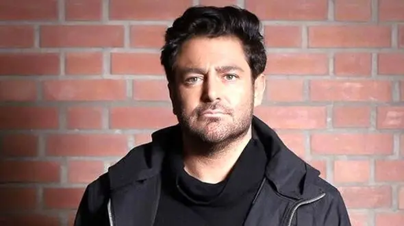 عکس/ میز رنگارنگ محمدرضا گلزار و دوستانش در یک رستوران باکلاس و لاکچری/ پُز نیست سبک زندگیشه