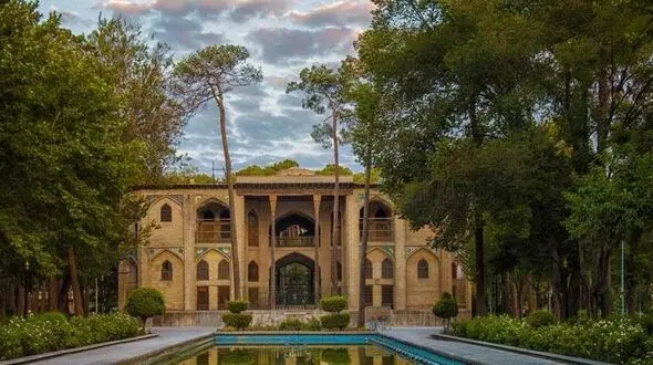 مرمت ۱۰ بنای تاریخی آسیب‌دیده در اصفهان از جمله کاخ هشت بهشت به پایان رسید